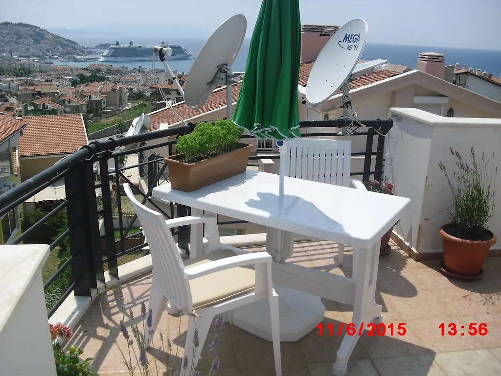 Gaby Apartment Кушадасы