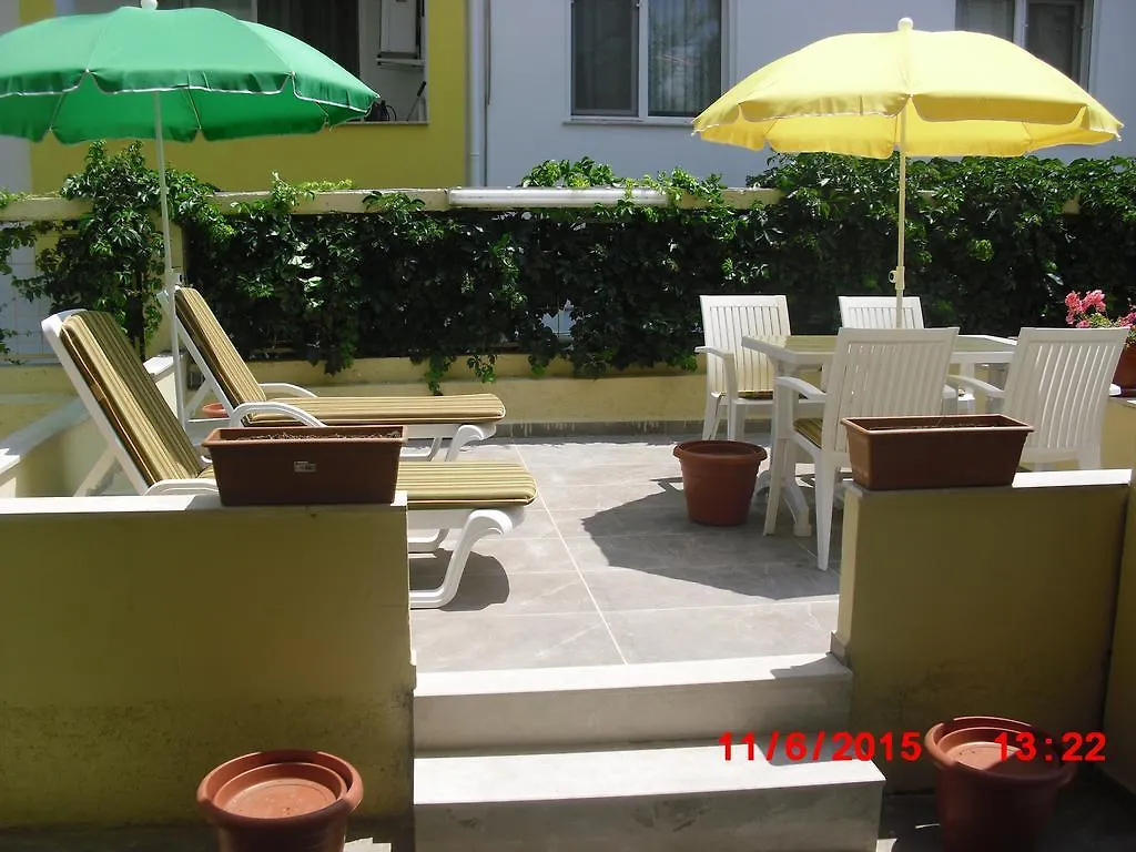 Gaby Apartment Кушадасы