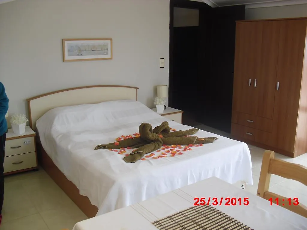 Gaby Apartment Кушадасы